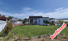 Spacious Moni bungalow with sea view 