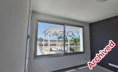 Spacious Moni bungalow with sea view 
