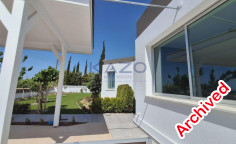 Spacious Moni bungalow with sea view 