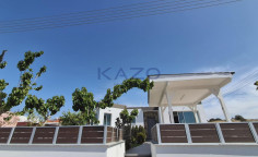 Spacious Moni bungalow with sea view 