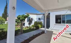 Spacious Moni bungalow with sea view 