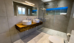 Spacious six bedroom villa in peaceful Akrounta area 