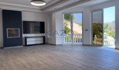 Spacious six bedroom villa in peaceful Akrounta area 
