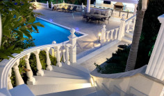 Spacious six bedroom villa in peaceful Akrounta area 