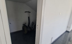 Spacious commercial to rent in Lykabittos