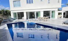 Brand new 5-bedroom villa with pool in Agios Tychonas 