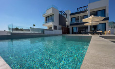 4 beds house to rent in Ayia Napa