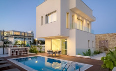 4 bedrooms house to rent in Ayia Napa