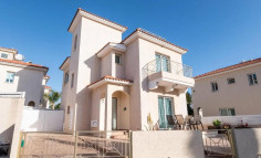 3 bedrooms house to rent in Pernera