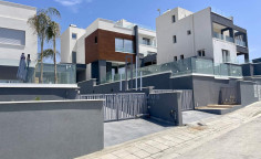 New villa for sale with swimming pool in Parekklisia area 