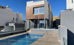 New villa for sale with swimming pool in Parekklisia area 