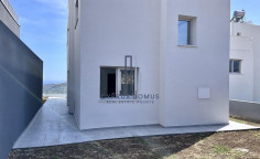 New villa for sale with swimming pool in Parekklisia area 