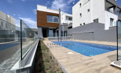 New villa for sale with swimming pool in Parekklisia area 