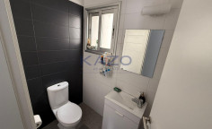 Modern top floor apartment in bright Mesa Geitonia 