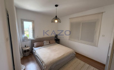 Modern top floor apartment in bright Mesa Geitonia 