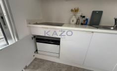 Modern top floor apartment in bright Mesa Geitonia 