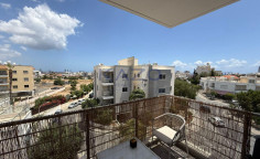 Modern top floor apartment in bright Mesa Geitonia 