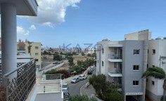 Modern top floor apartment in bright Mesa Geitonia 