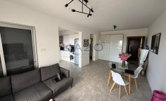 Modern top floor apartment in bright Mesa Geitonia 