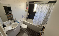 Modern top floor apartment in bright Mesa Geitonia 