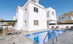 4 bedroom house to rent in Agia Thekla