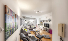Spacious 2 bedrooms apartment to rent in Agioi Omologites