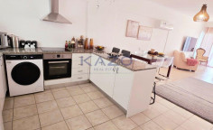 Spacious furnished apartment with pool in Parekklisia 