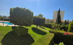 Spacious furnished apartment with pool in Parekklisia 