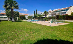 Spacious furnished apartment with pool in Parekklisia 
