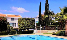 Spacious furnished apartment with pool in Parekklisia 