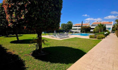 Spacious furnished apartment with pool in Parekklisia 
