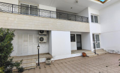 8 bedroom house for sale in Aglantzia