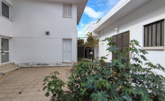 8 bedroom house for sale in Aglantzia
