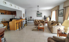 8 bedroom house for sale in Aglantzia