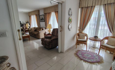 8 bedroom house for sale in Aglantzia