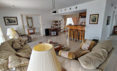 8 bedroom house for sale in Aglantzia