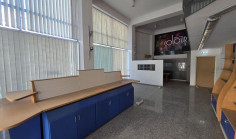 Spacious commercial for rent in Lykabittos