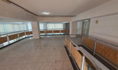 Spacious commercial for rent in Lykabittos