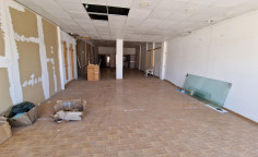 Beautiful commercial to rent in Pernera