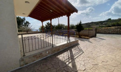 Spacious furnished four bedroom house in peaceful Pachna 