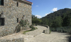 Rustic 5 bedroom stone-built furnished villa for rent in Moniatis 