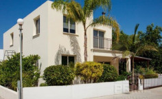 Large 4 bedroom villa for sale in Emba