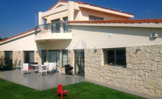 5 bedroom house with swimming pool for sale in Parekklisia