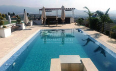 5 bedroom house with swimming pool for sale in Parekklisia
