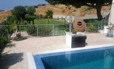 5 bedroom house with swimming pool for sale in Parekklisia