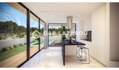 Spacious 4 bedroom house with swimming pool for sale in Strovolos