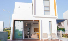 3 bedroom furnished villa with swimming pool for sale in Kings Avenue