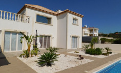 Luxury 3 bedroom villa at Peyia