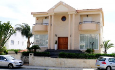 7 bedroom house with swimming pool for sale in Laiki Lefkothea