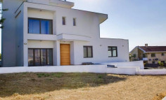 7 bedroom house with swimming pool for sale in Kalogiroi